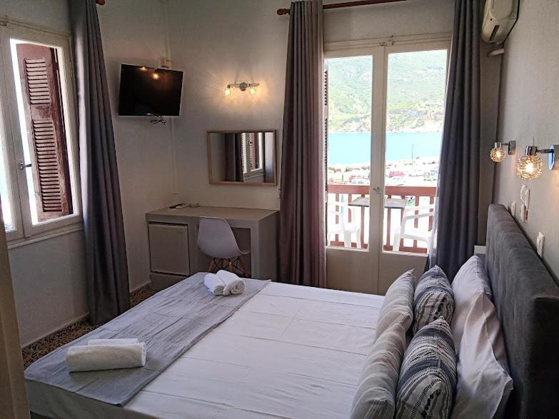 Georgios L Hotel Skopelos Town Exterior photo